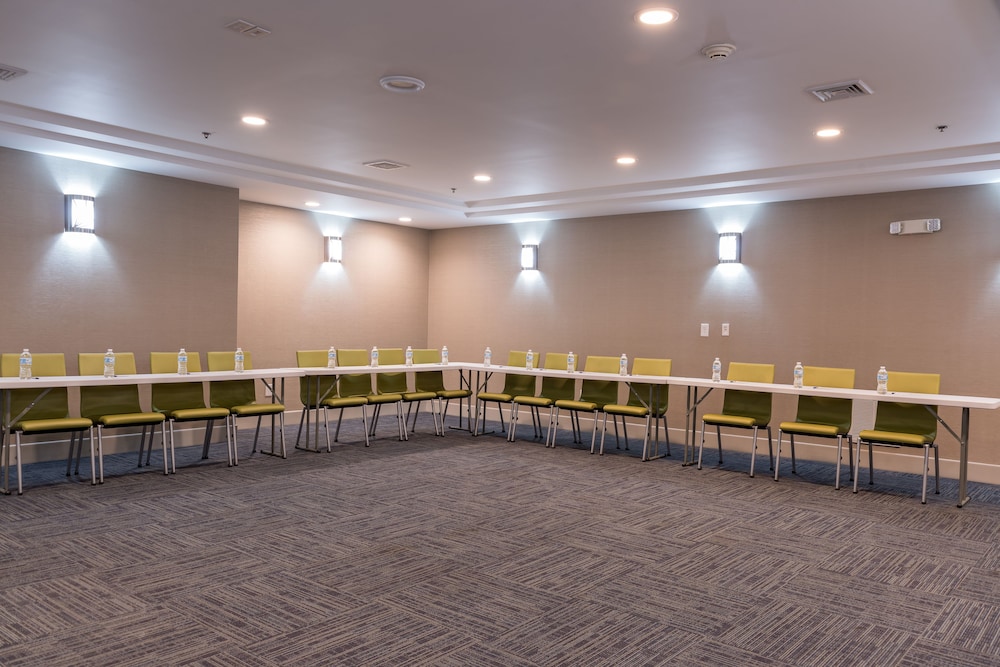 Holiday Inn Express Hartford Newington by IHG - photo 64