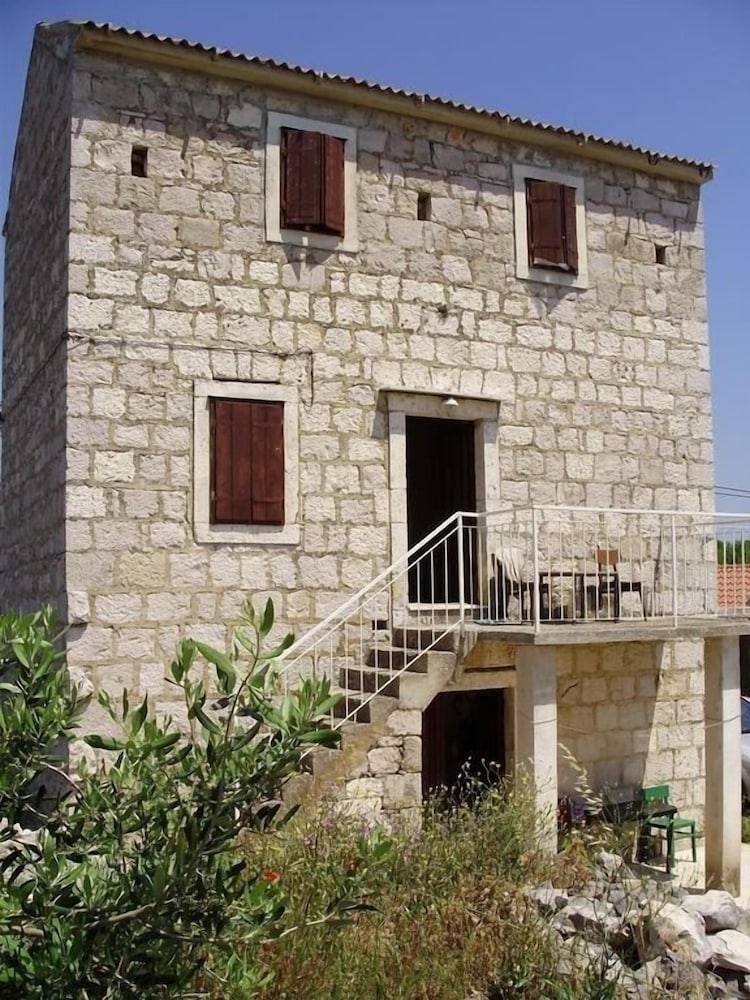 Holiday Home Tomislav — 4-Star Luxury Hotel in Komiza, Croatia