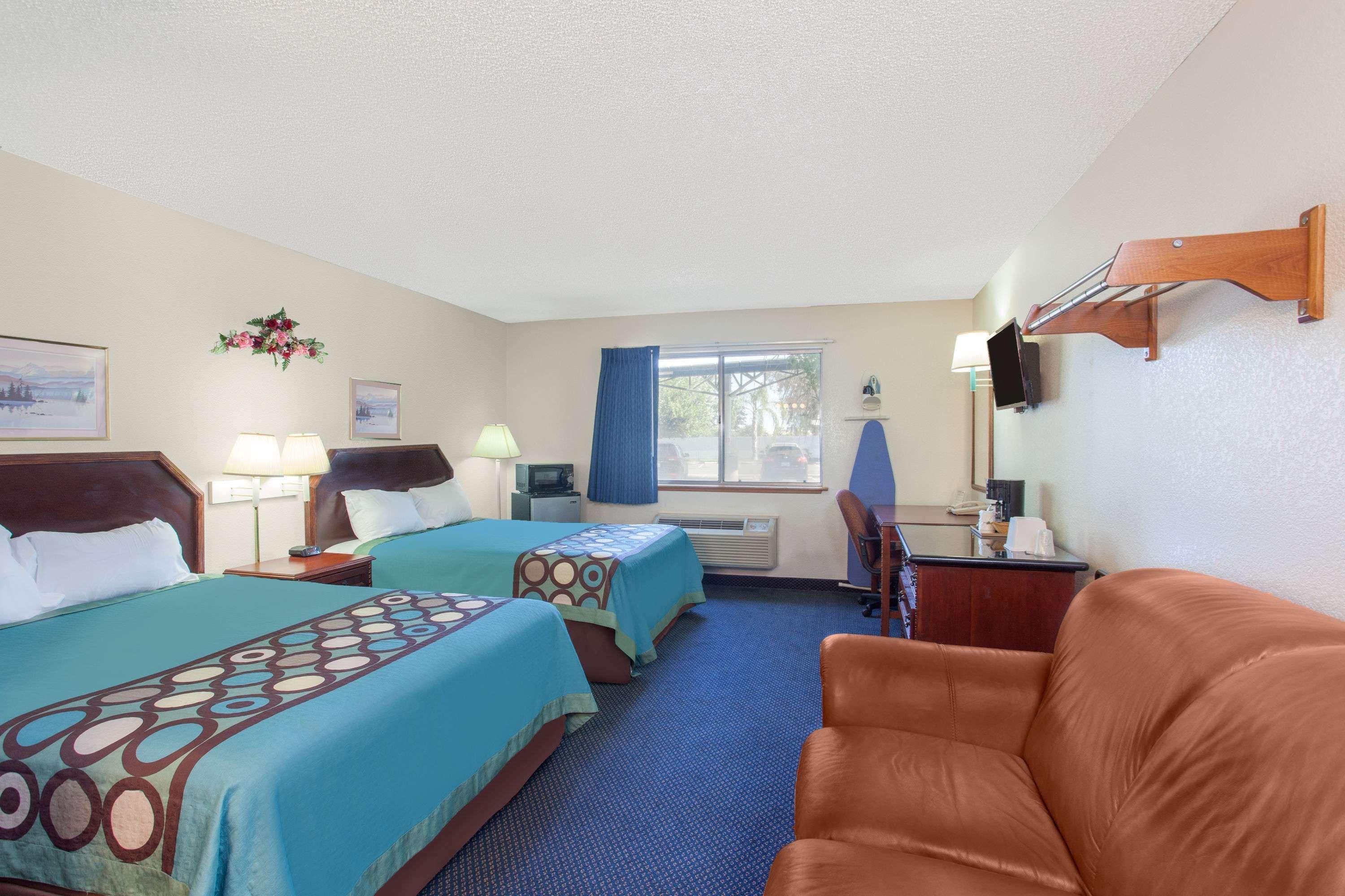 Super 8 by Wyndham Selma Fresno Area - photo 18