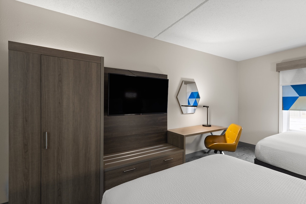 Holiday Inn Express Hotel & Suites Danbury I 84 by IHG - photo 11