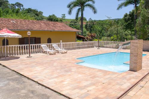 Piscina churrasco fogão a lenha a uma hora de BH in Brumadinho, Brasil