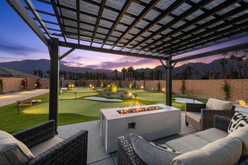 Golfers Dream Home Pool and Spa at PGA West Signature Putting Green Course — 4-Star Luxury Hotel in La Quinta, United States