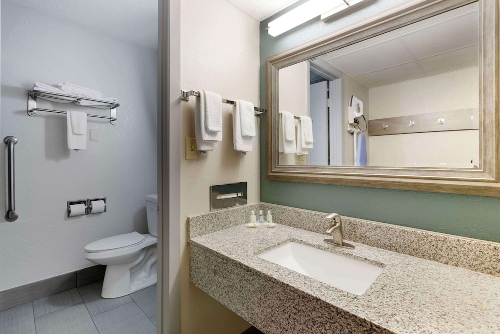 Quality Inn Newton at I 80 - photo 22