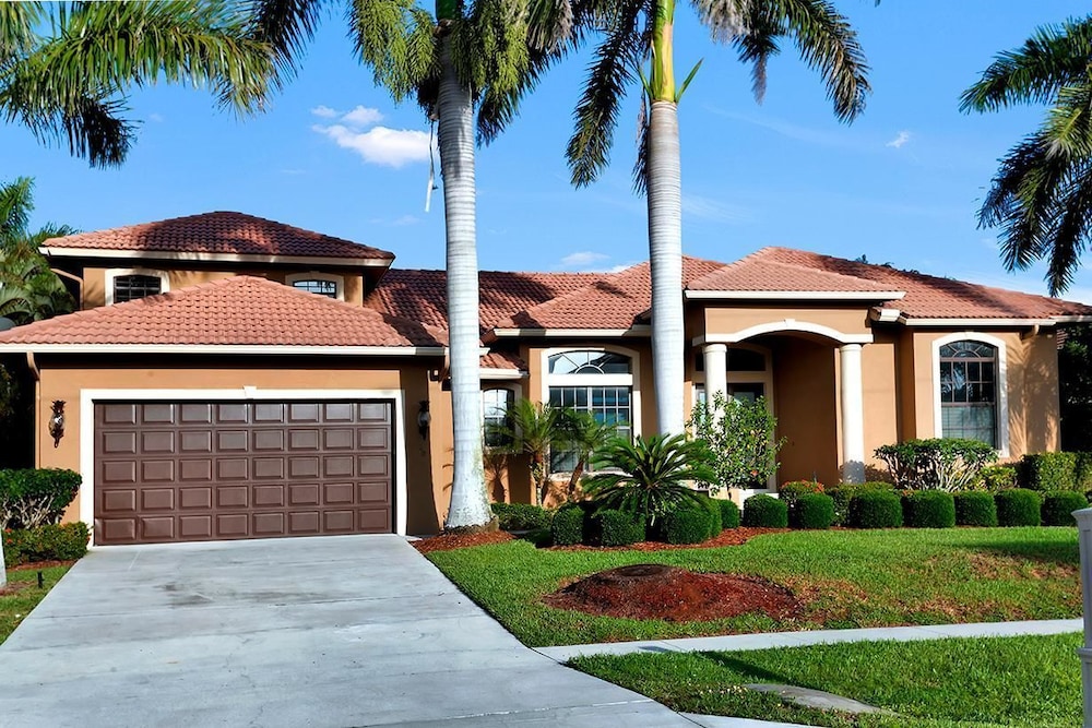 COPPER20 5 Bedroom Holiday Home by Marco Naples Vacation Homes — 4-Star Luxury Hotel in Marco Island, United States