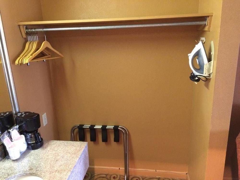 Best Western Oak Tree Inn - photo 7