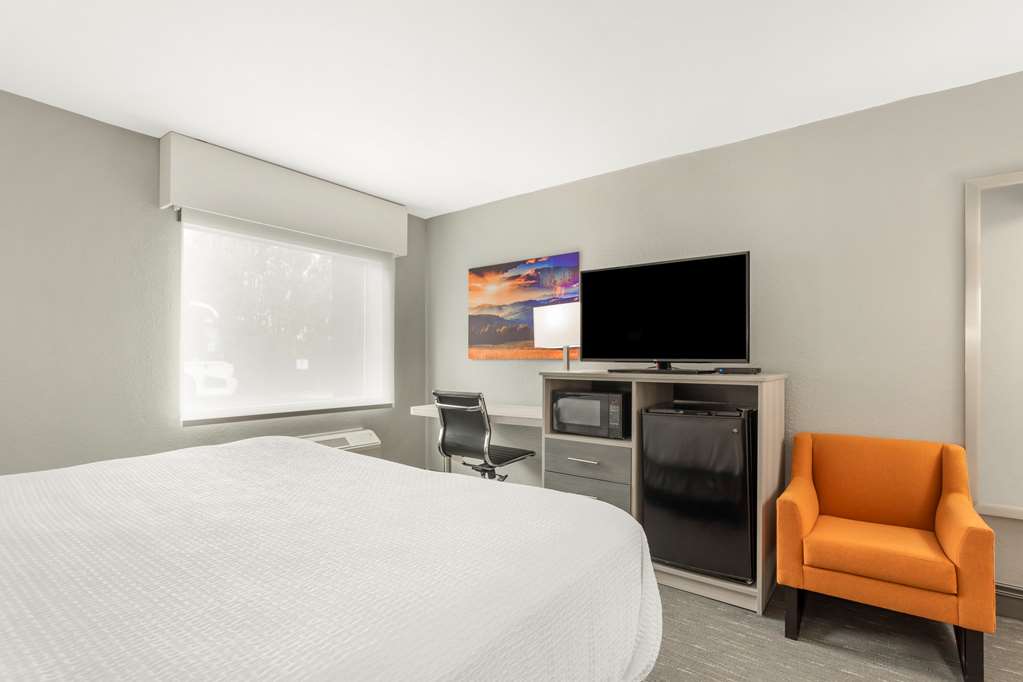 Best Western Plus Magnolia Inn Suites - photo 31