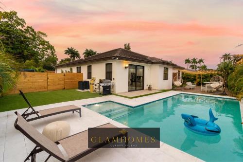 Tropical Villa wJacuzzi Big Terrace & Billiards — 4-Star Luxury Hotel in Miami, United States