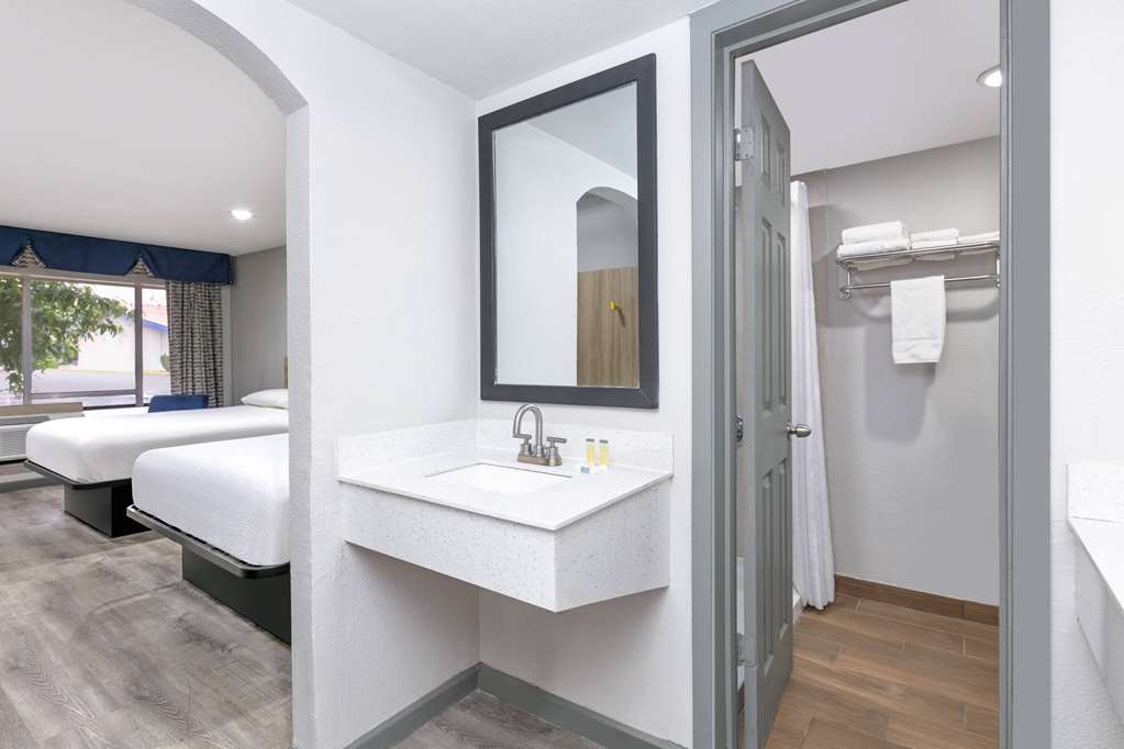 Days Inn by Wyndham South Fort Worth - photo 19