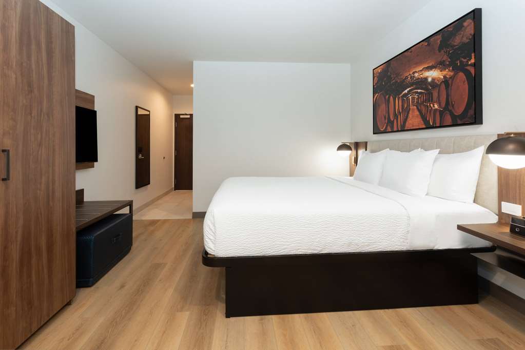La Quinta Inn & Suites by Wyndham Galt Lodi North - photo 42
