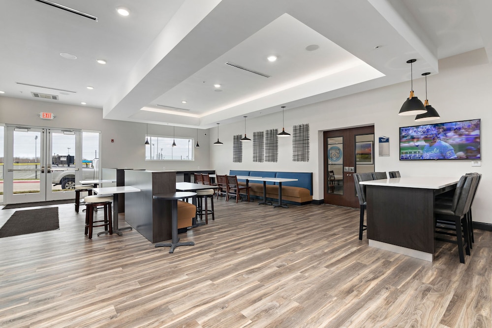 Holiday Inn Exp Parkville - photo 70