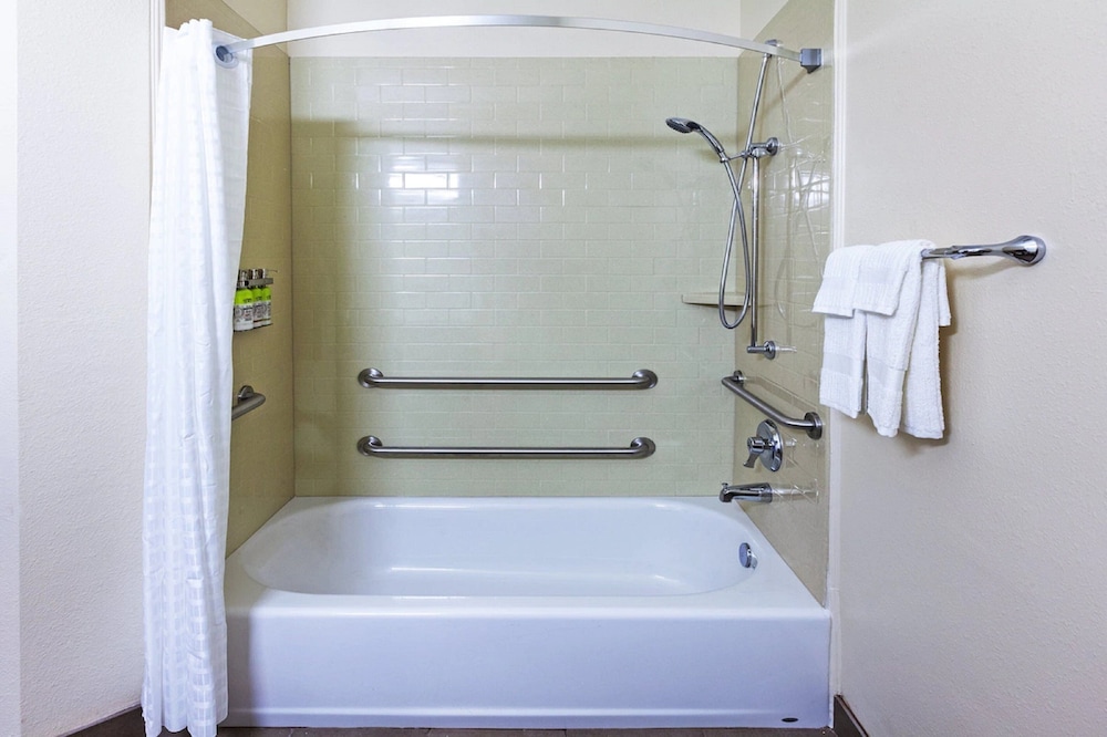 Candlewood Suites Midland SW by IHG - photo 28