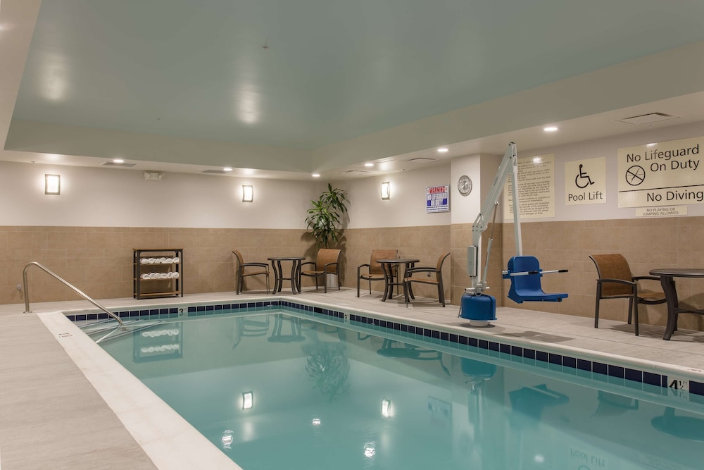 Hampton Inn & Suites Knoxville Papermill Drive - photo 27