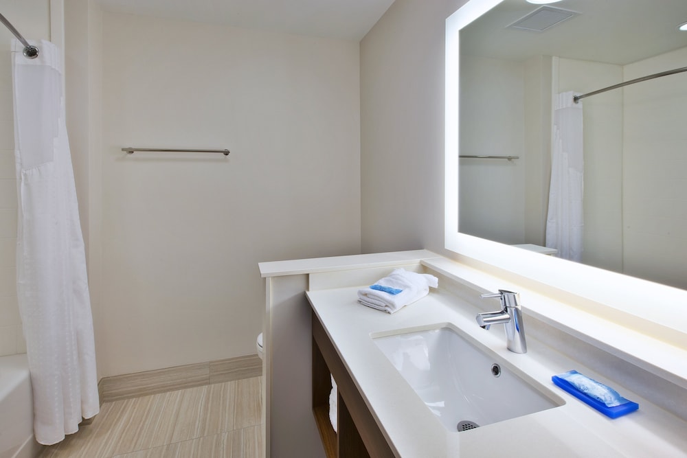 Holiday Inn Express & Suites South Hill by IHG - photo 21