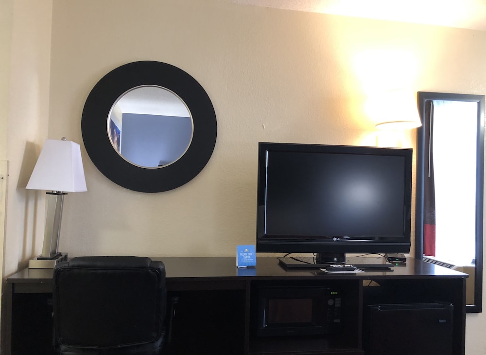 Days Inn by Wyndham Easley Greenville Clemson Area - photo 23