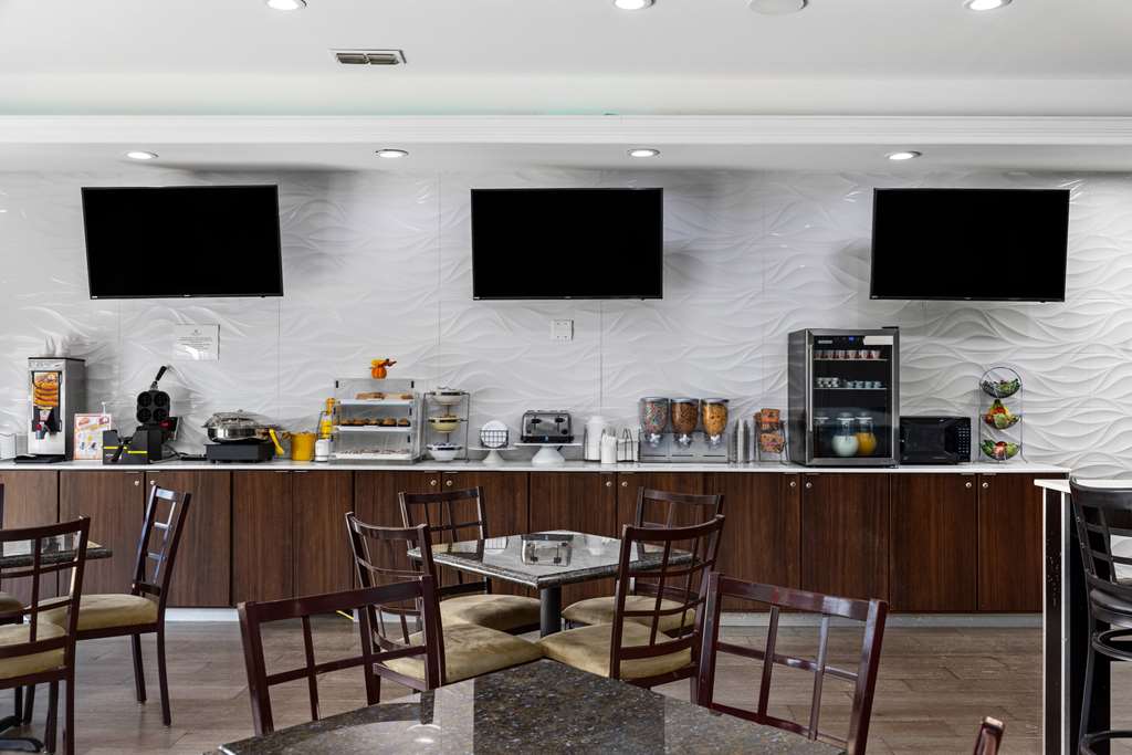 La Quinta Inn & Suites by Wyndham Raymondville - photo 28
