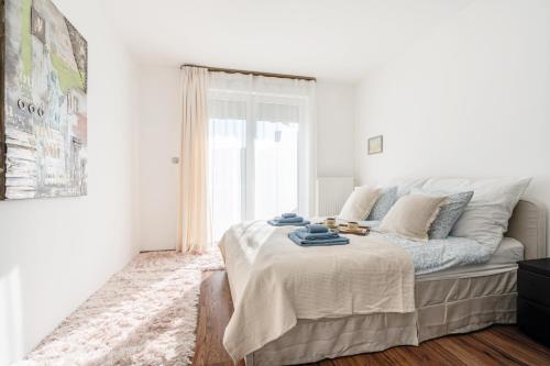 Molly's Apartment 2 bdrms terrace parking — 4-Star Luxury Hotel in Budapest, Hungary
