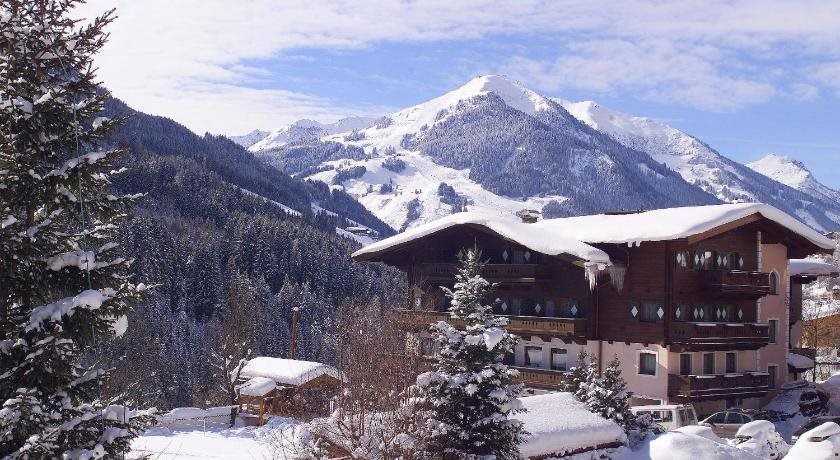 Altachhof Hotel und Ferienanlage Jokercard im Sommer inklusive in Saalbach, Austria