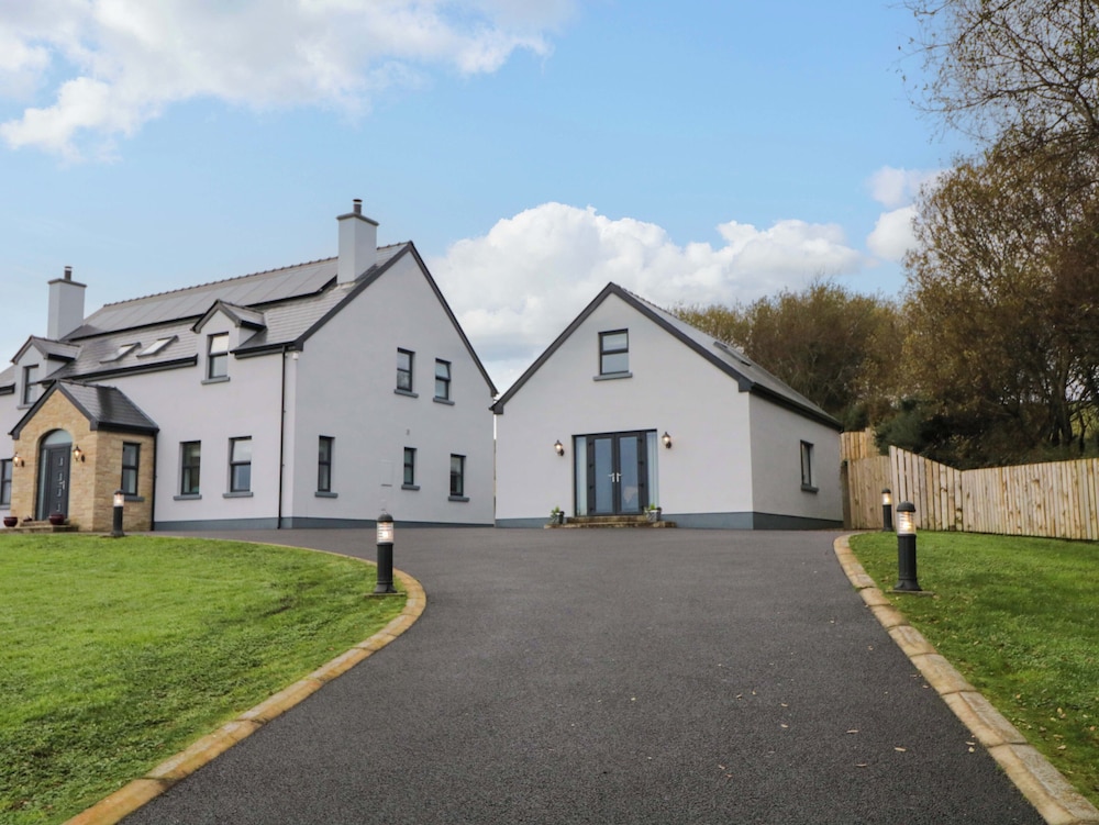 Coastal Hideaway - carbon neutral hotel in Milltown