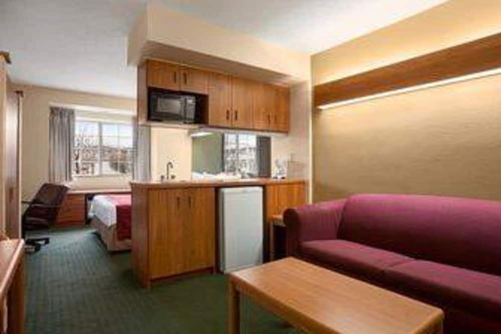 Days Inn & Suites by Wyndham Lafayette IN - photo 7