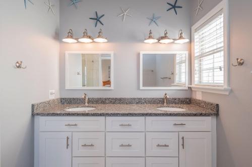 Sea Glass by Oak Island Accommodations - photo 21