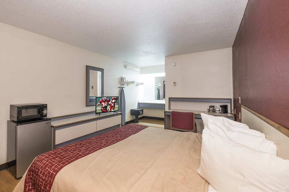 Red Roof Inn Atlanta Norcross - photo 10