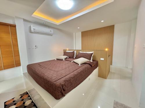 Areeya Khao Khad Aoyon Beach in Wichit, Thailand