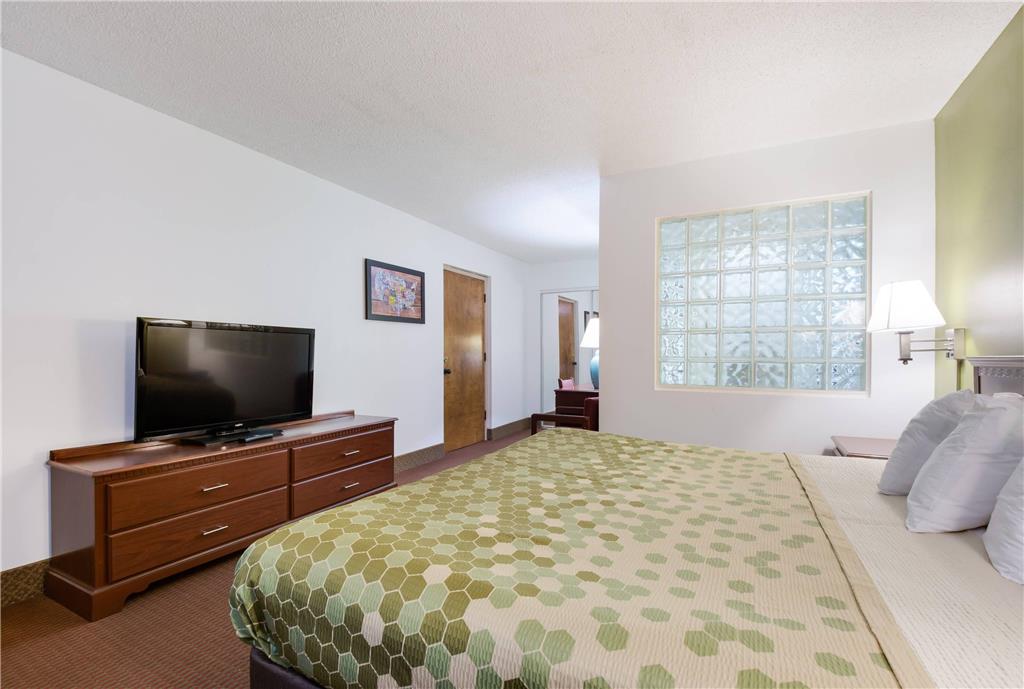 Econo Lodge Inn & Suites Knoxville East - photo 25