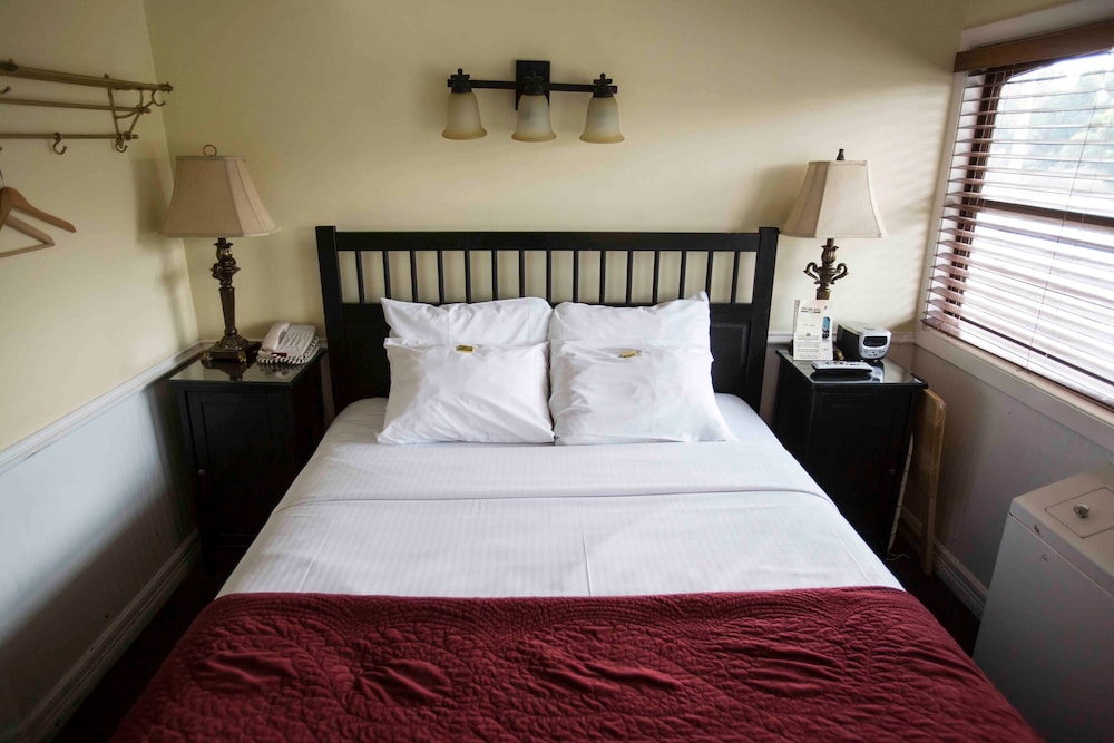 Delta King Hotel - photo 9