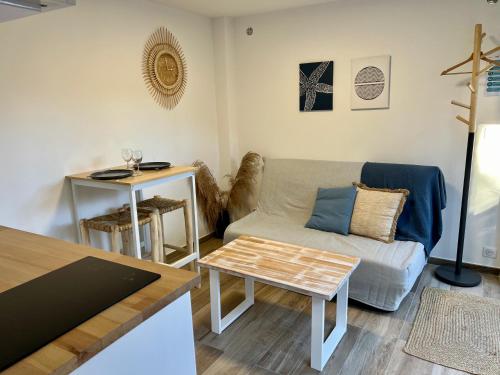 Studio with Private Car Park And Air Con — hotel in Valbonne