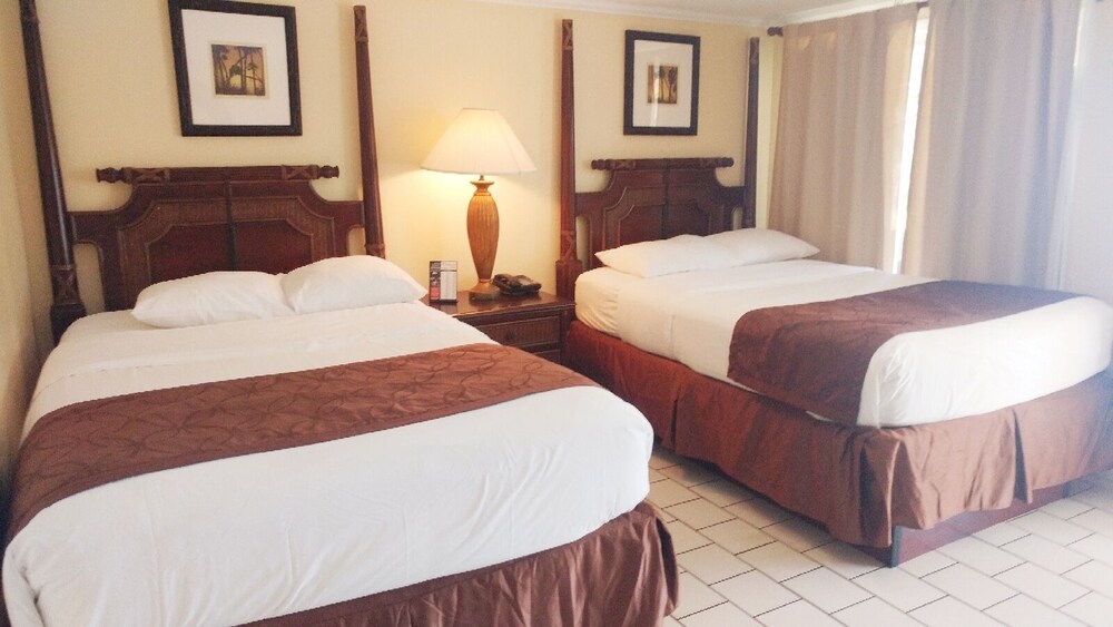 Flamingo Inn Bayside Suites - photo 18