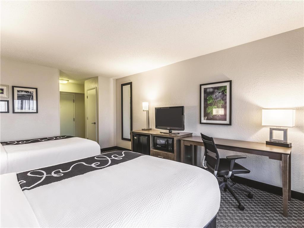 La Quinta Inn & Suites by Wyndham Virginia Beach - photo 11