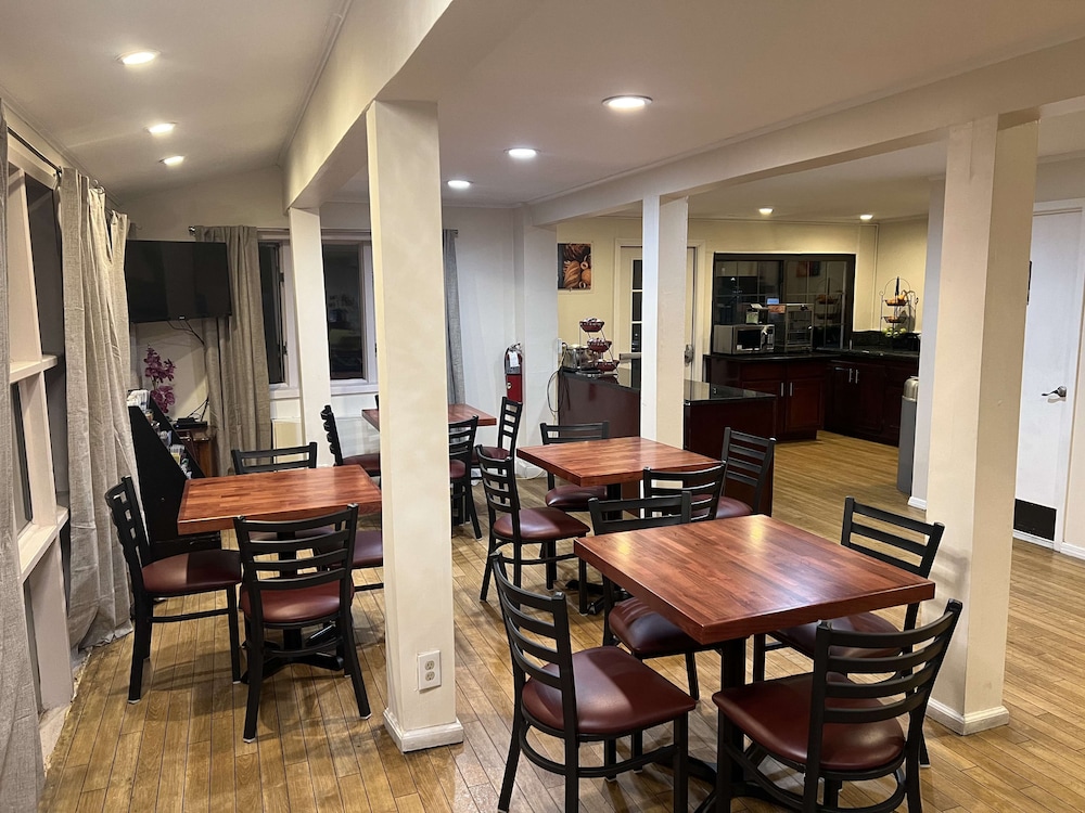 SureStay Plus by Best Western Woodbury Inn - photo 25