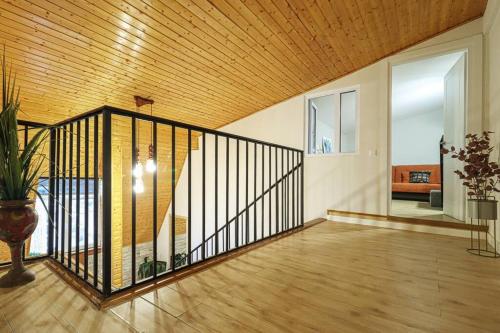 Cosy Central 2 BR Apartment By Wehost