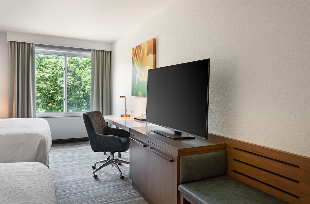 Hilton Garden Inn Melville - photo 10