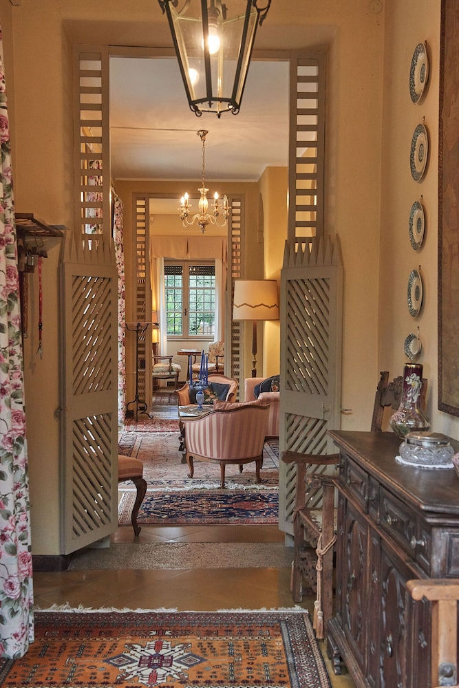 Villa Paradiso — 4-Star Luxury Hotel in Sirmione, Italy