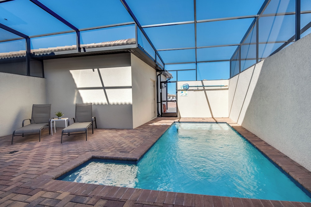 Townhome W private Pool & Free On site Water Park - featured photo