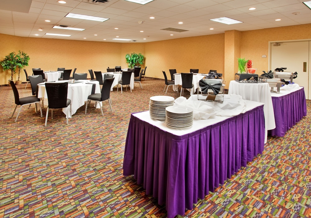 Holiday Inn Manhattan at the Campus by IHG - photo 17