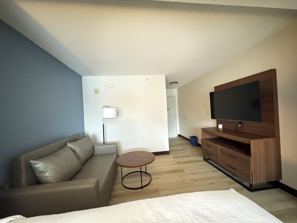 Wingate by Wyndham Dublin Near Claytor Lake State Park - photo 33