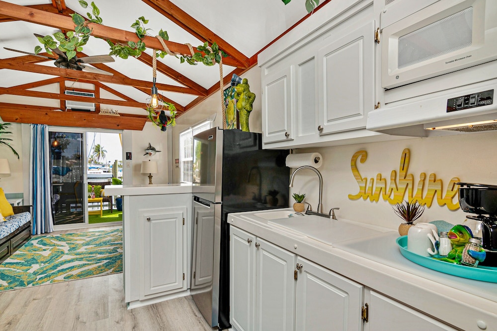 Latitude 26 Waterfront Resort & Marina - photo 6