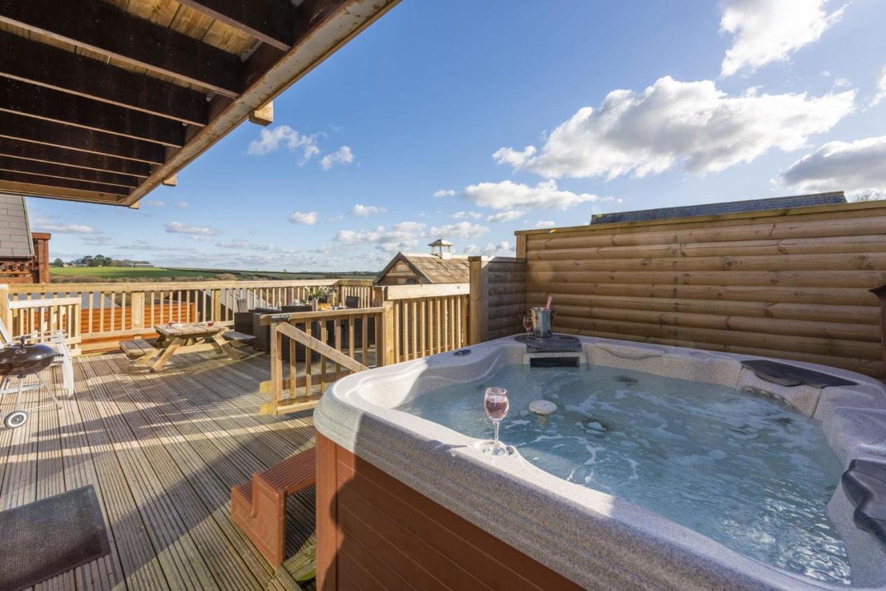 Lodge 40 Resort & Spa & Hot Tub & Free Wi Fi in Saint Columb Major, United Kingdom