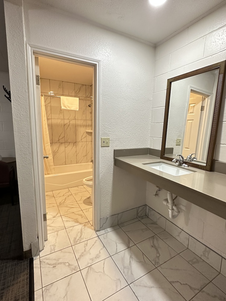 Llano Motel - photo 36