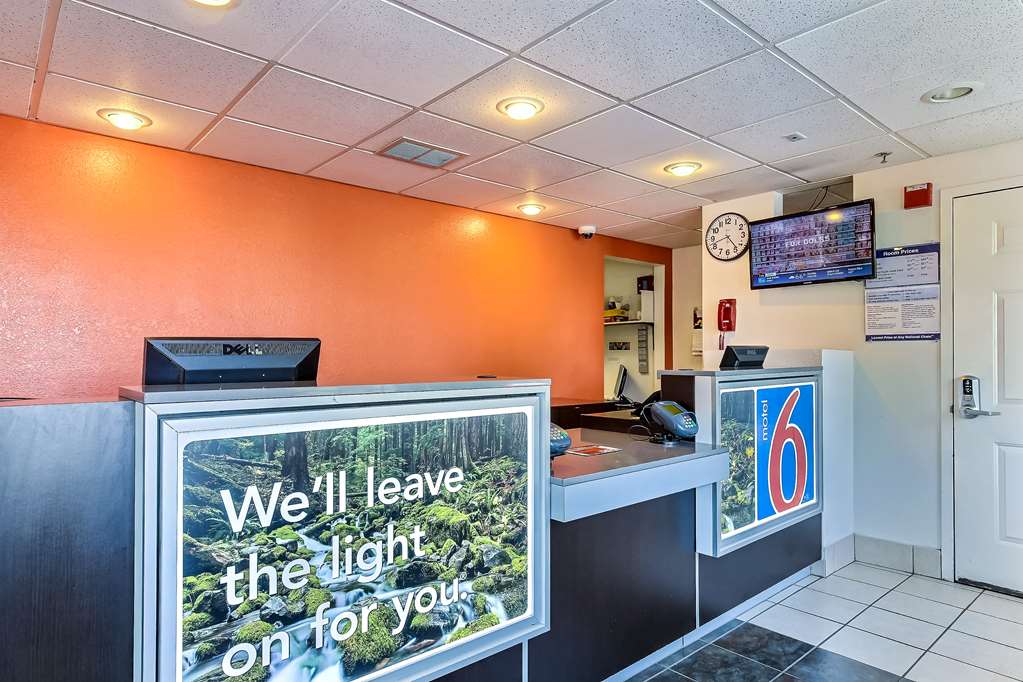 Motel 6 Pinole CA - photo 26