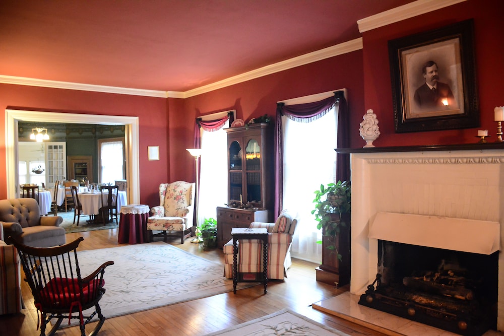 Looking Glass Inn - photo 79