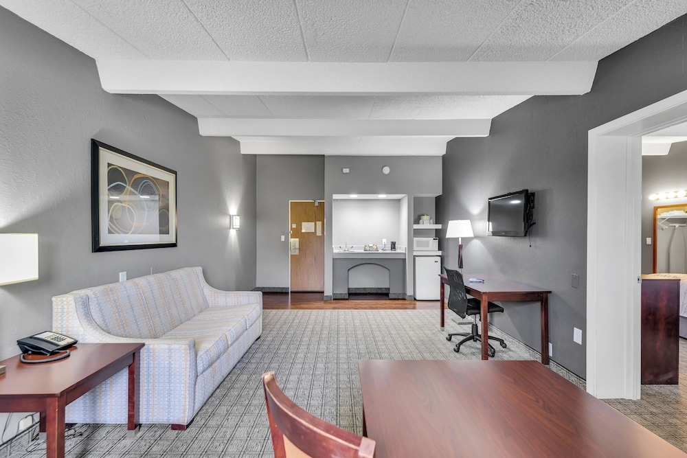 Eastlake Suites Hotel & Conference Center By OYO Urbana - photo 45