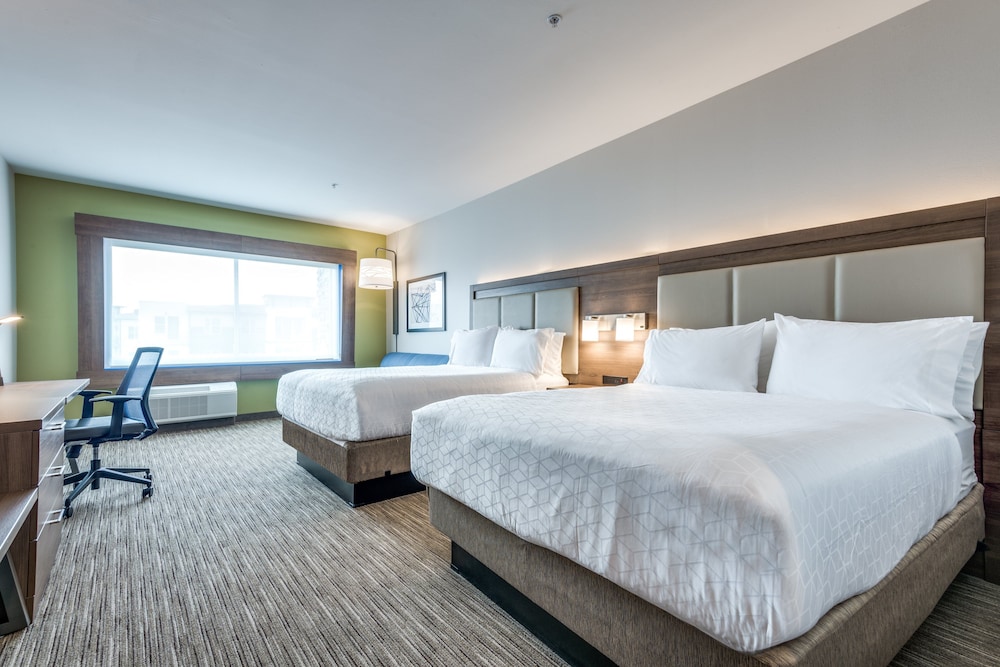 Holiday Inn Express & Suites Denton South by IHG - photo 12
