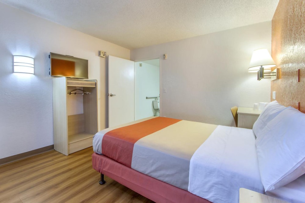 Phoenix Inn - photo 19