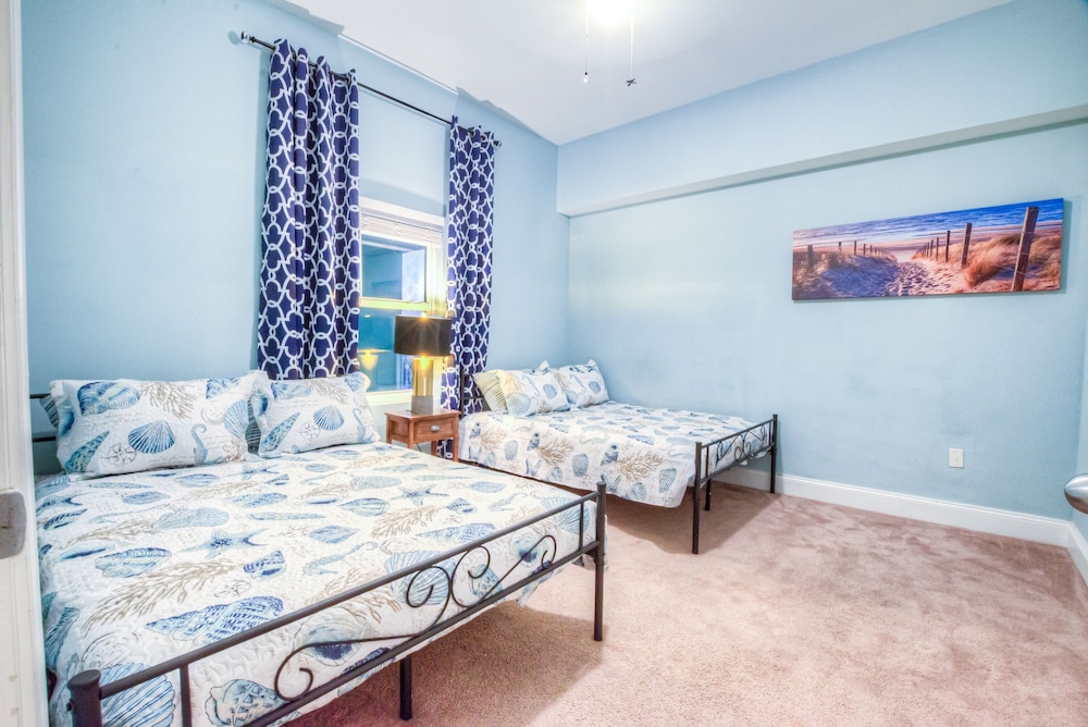 Laketown Wharf Resort by Aneliya's Rentals - photo 195