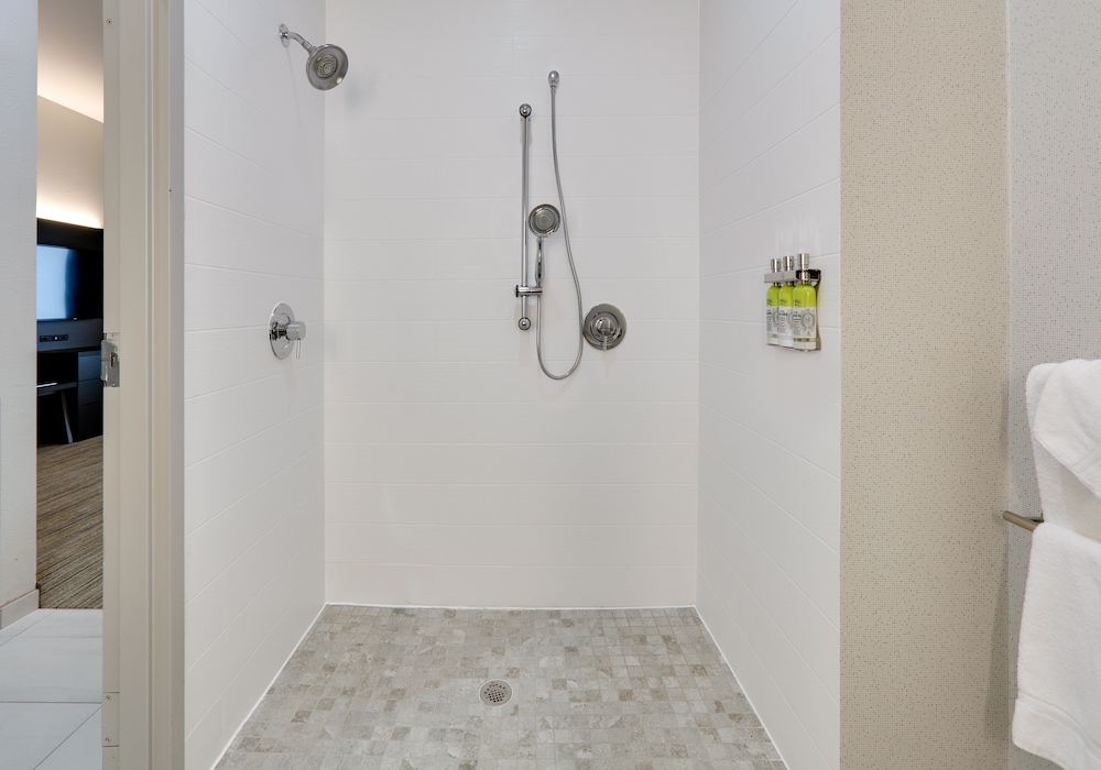 Holiday Inn Express Hotel & Suites Cleburne by IHG - photo 17