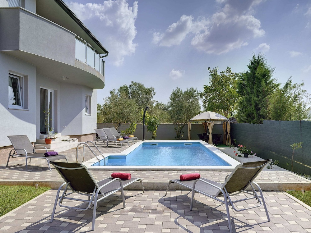 Holiday Home Vodnjan near Beach — 4-Star Luxury Hotel in Svetvincenat, Croatia