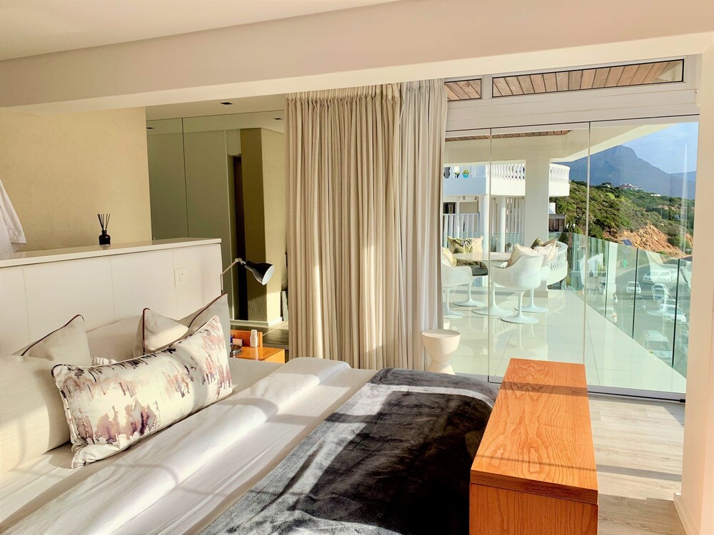 Clifton YOLO Spaces Clifton Beachfront Penthouse — 4-Star Luxury Hotel in Cape Town, South Africa